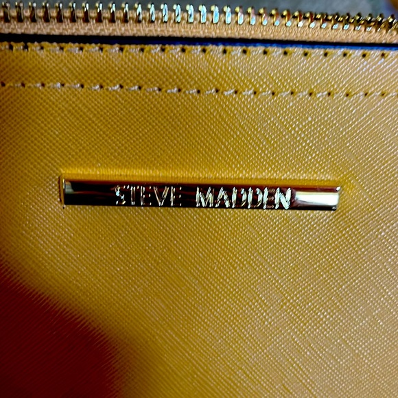 Steve Madden purse with gold chain & zipper detail ong shoulder strap & pocket - Picture 2 of 11